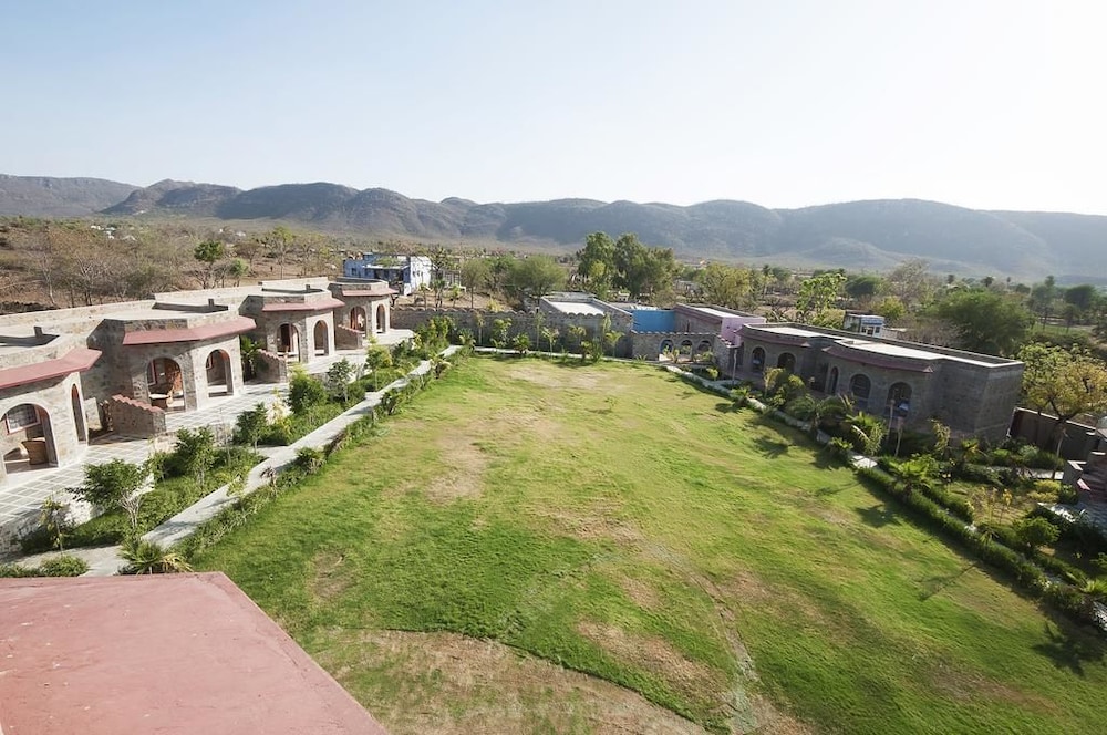 Van Chhavi Resort