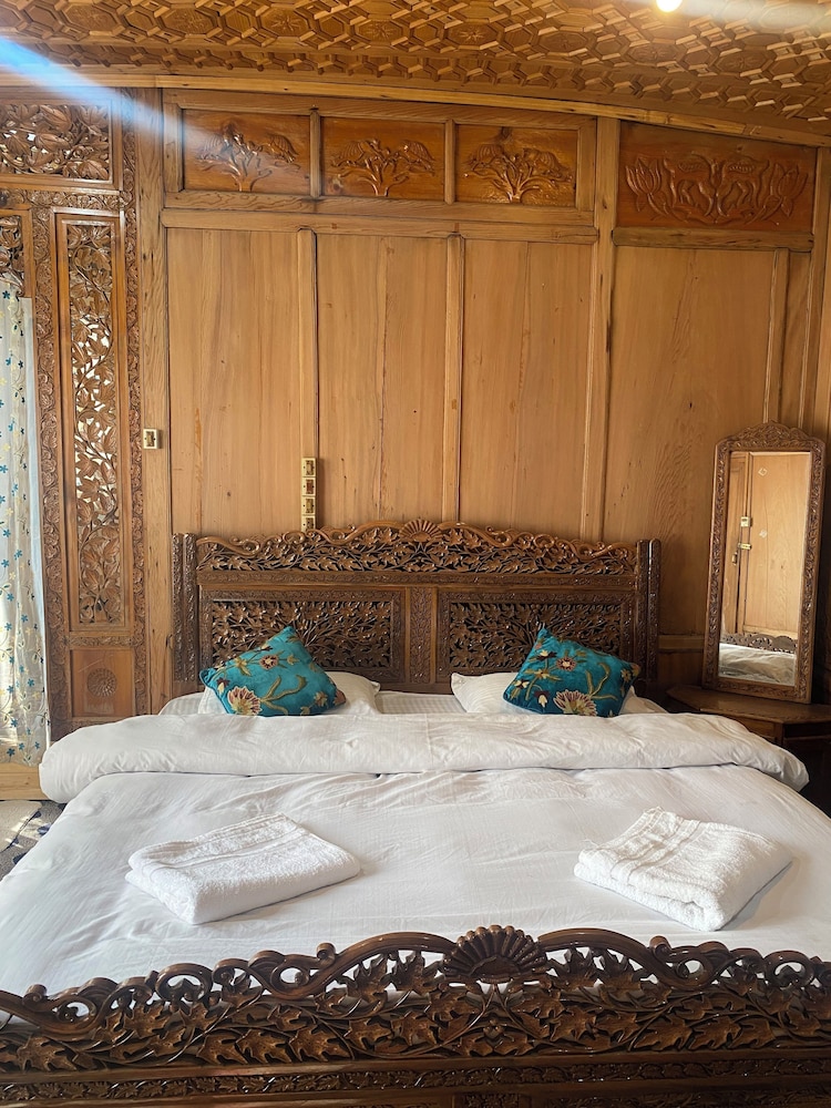 Houseboat Newheidi