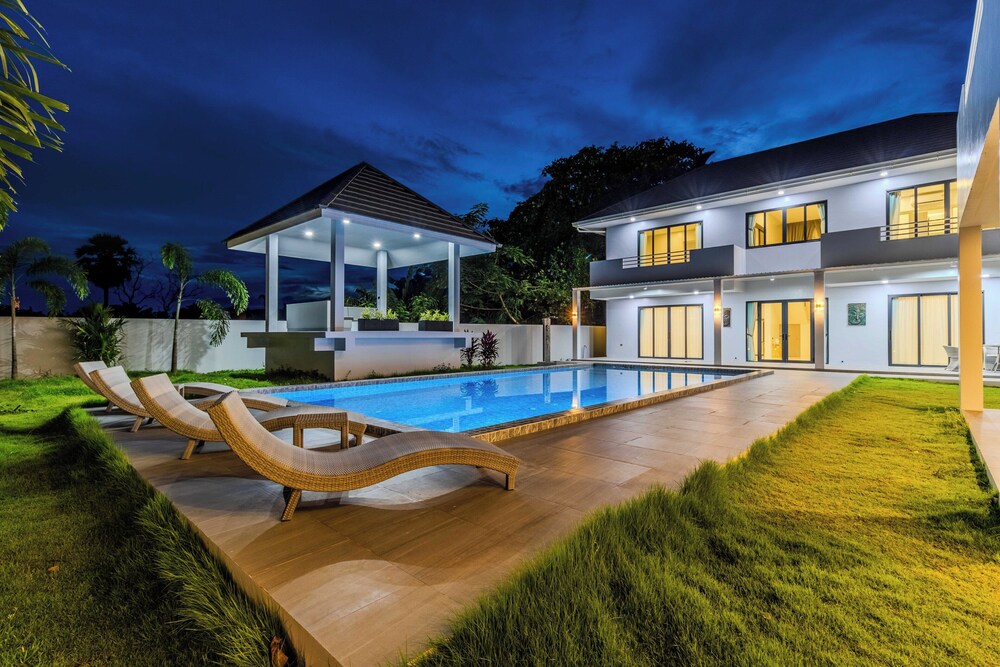 2 Villas 2 Kitchens Huge Pool V258