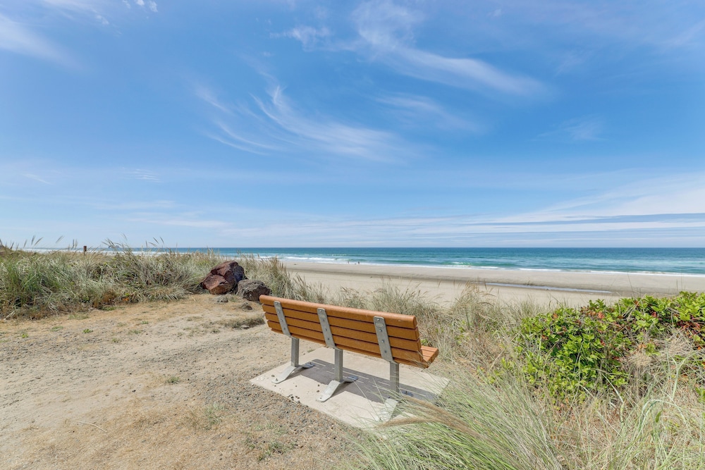 Group Friendly! Rockaway Beach Oasis w/ Game Room