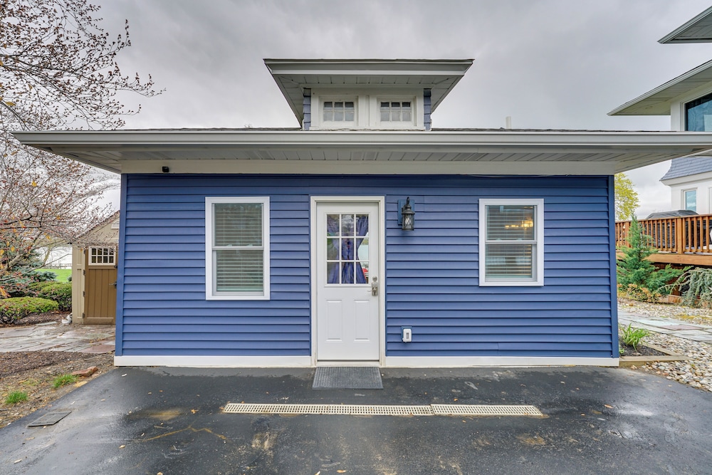 Serene Riverfront St. Clair Studio: Walk to Dtwn! view 5