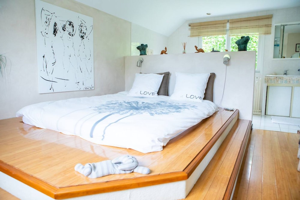 Villa au Bord du lac Avec Piscine Privee et Acces Direct au lac