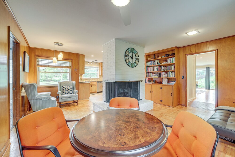 6 Mi to Dtwn: Waterfront Home in Tulsa!