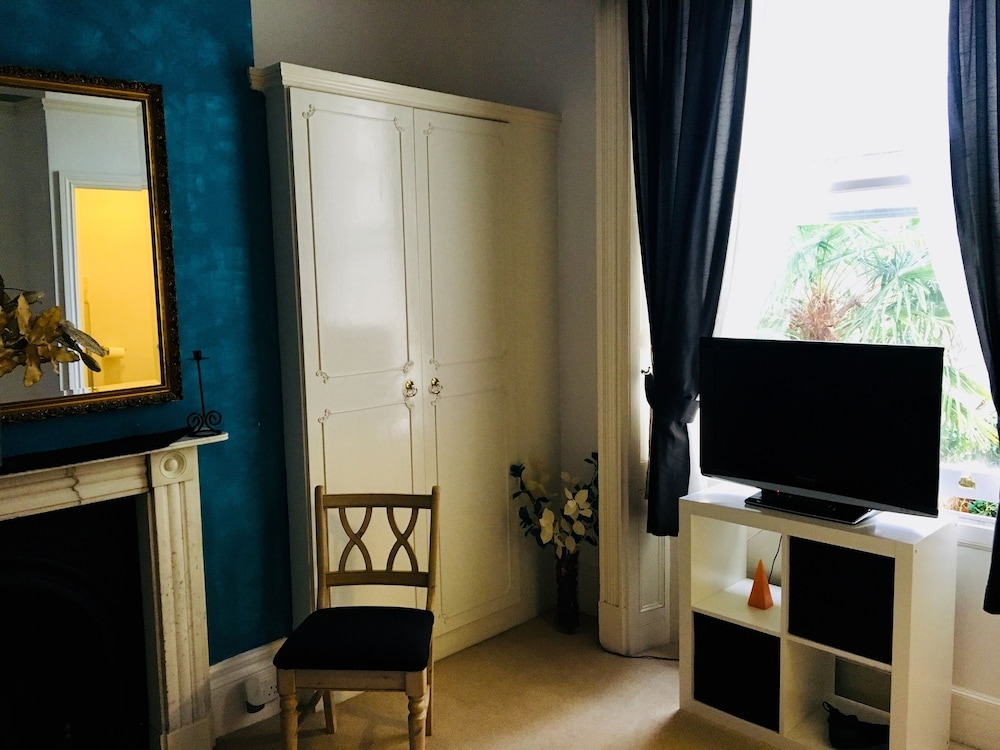 Bentons Guesthouse