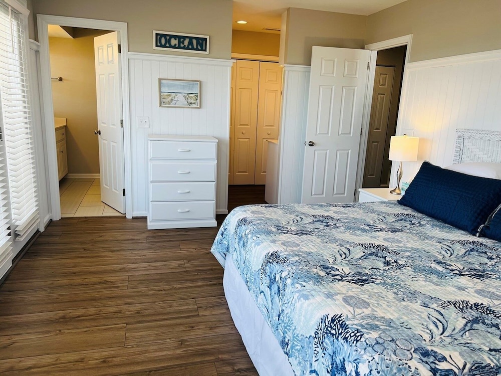 Fins / 1295 Ocean Blvd West 10 Bedroom Home