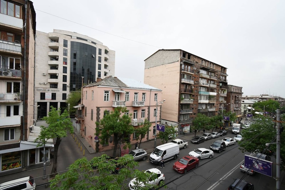 Apartment on Nalbandyan street