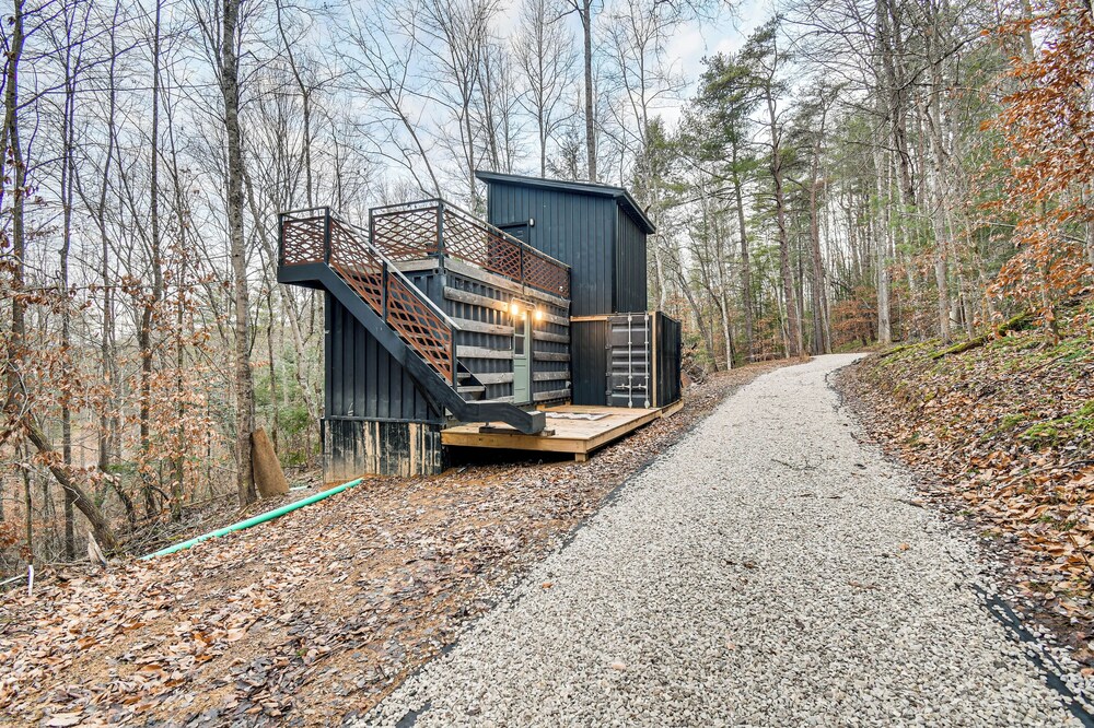 Secluded Red River Gorge Cabin w/ Rooftop Deck!