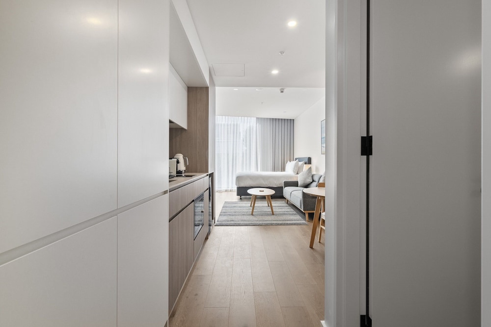 Chic Studio Stay Near Cafes and Coastline