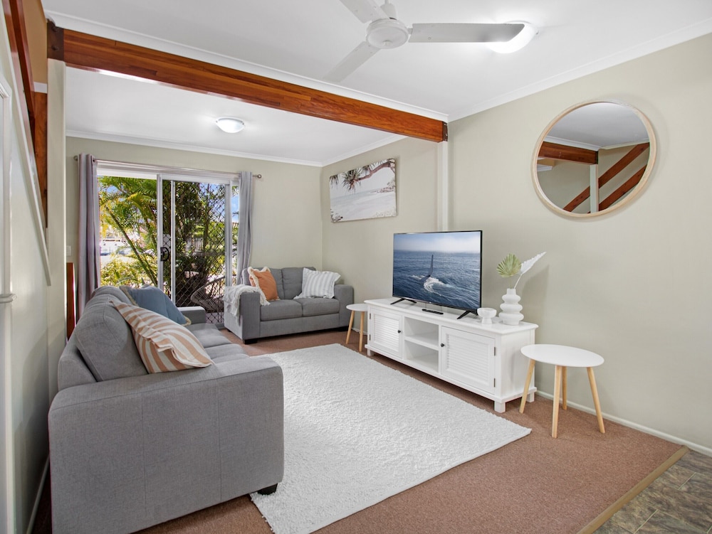 Relaxing Townhouse Steps From the Beach