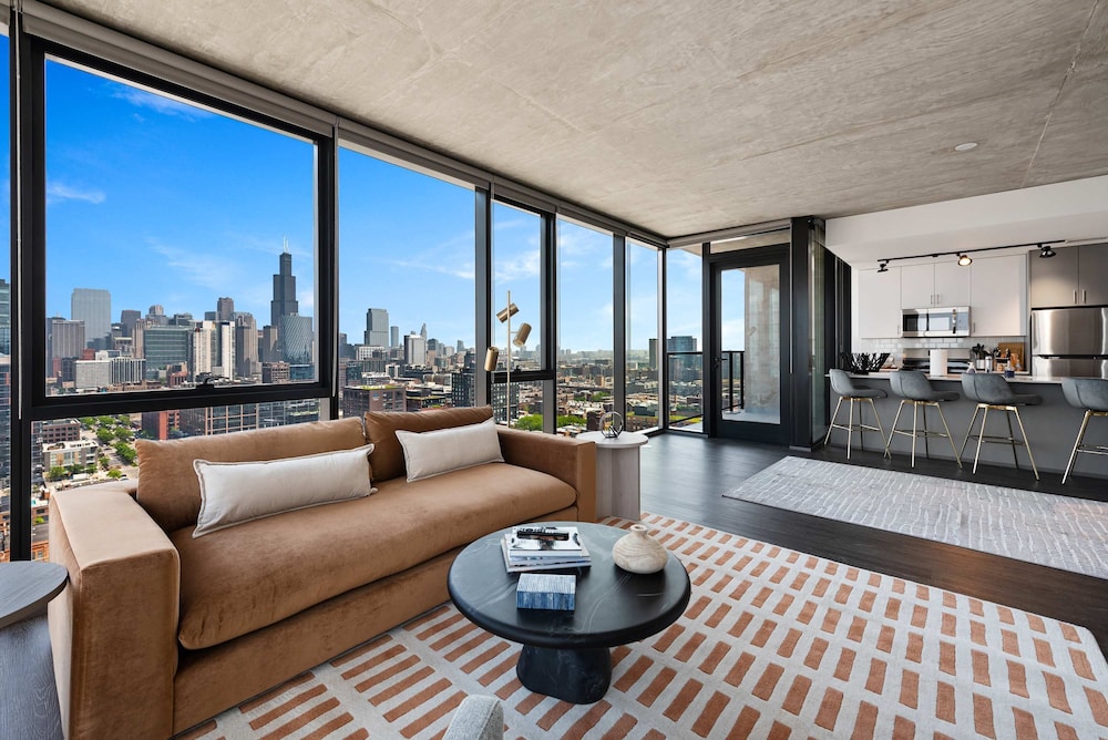 Cloud9 4apt in Building Fultonmkt The Cubist