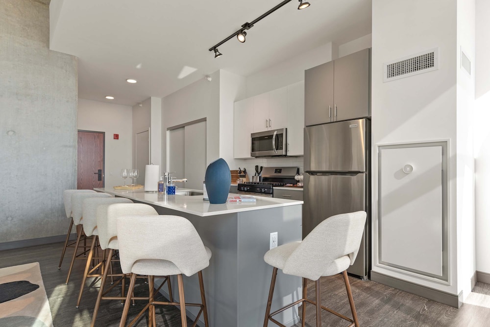 Cloud9 6 apt for 30ppl Fulton Market The Nouveau