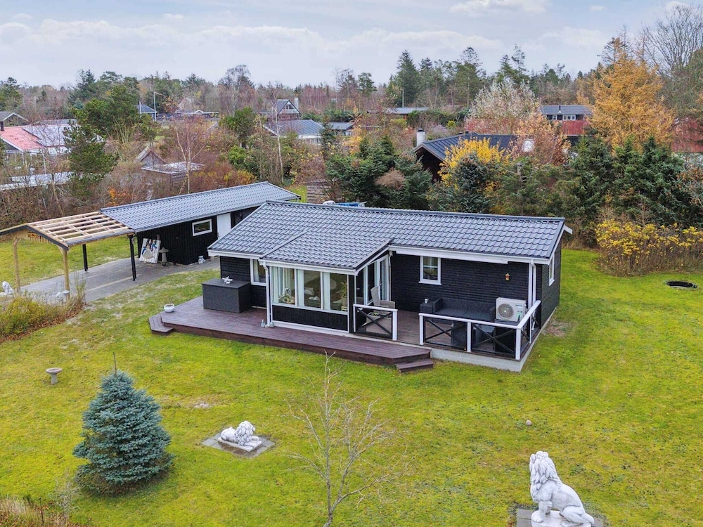 5 Star Holiday Home in Hals
