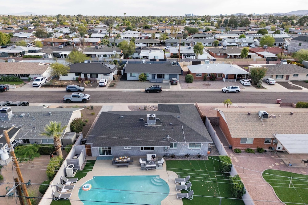 Indianola Oasis Private Pool, Outdoor Living & Old Town Access