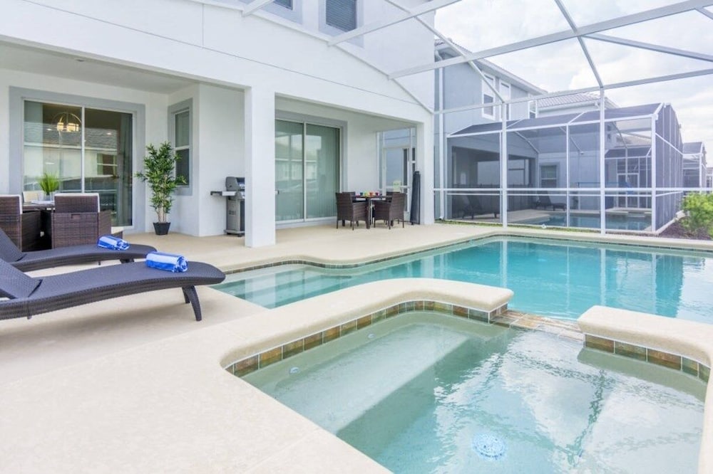 6 Bed 5 Bath Pool, Spa & Game Room 6 Bedroom Villa by Redawning view 2
