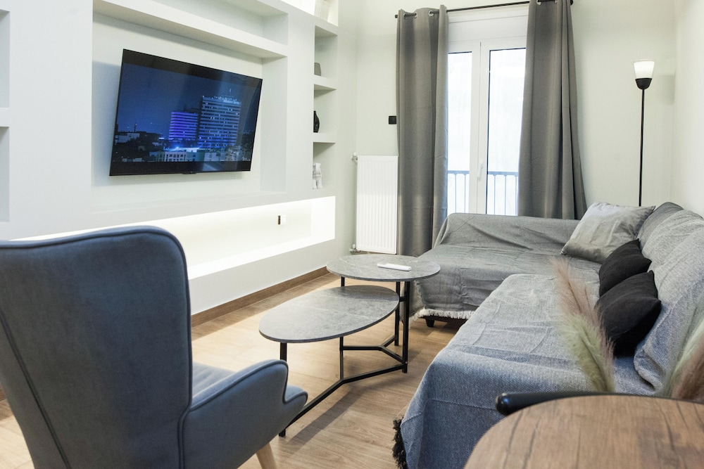 Fresh Modern 1 Bd Apt in Vibrant Patisia