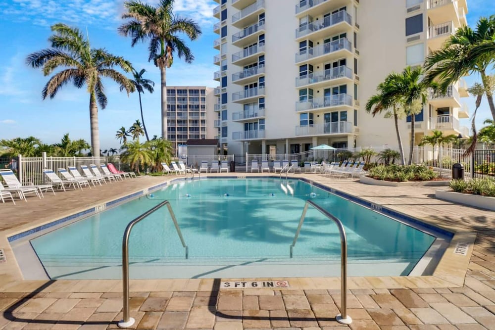 Oceanfront Views Balcony Sunsets