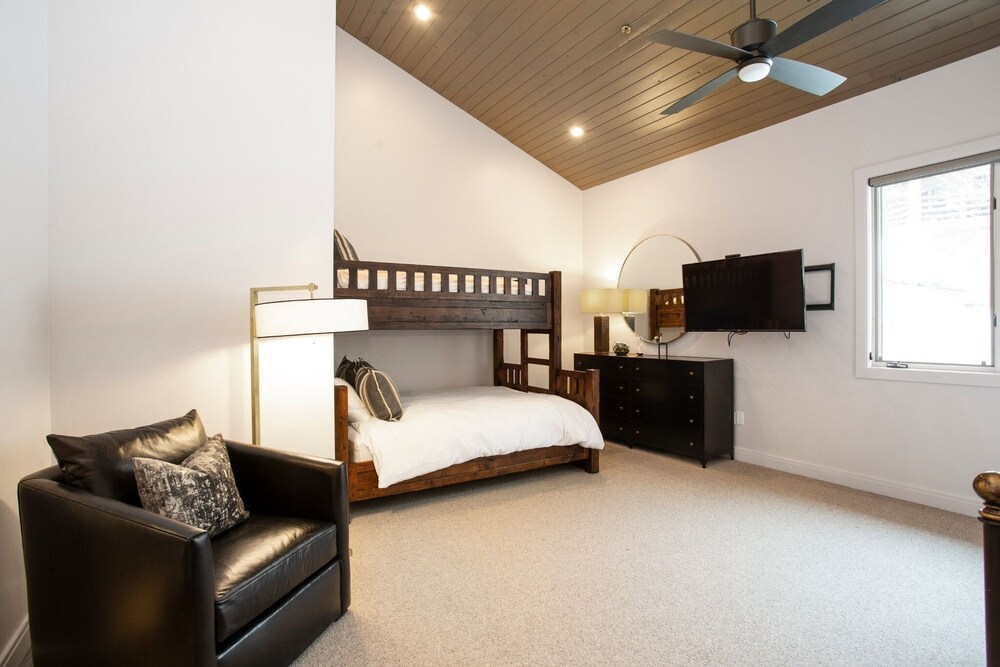 Trail's End Lodge at Deer Valley Resort - Three Bedroom Residence with Den and Spa #302 3 Condo