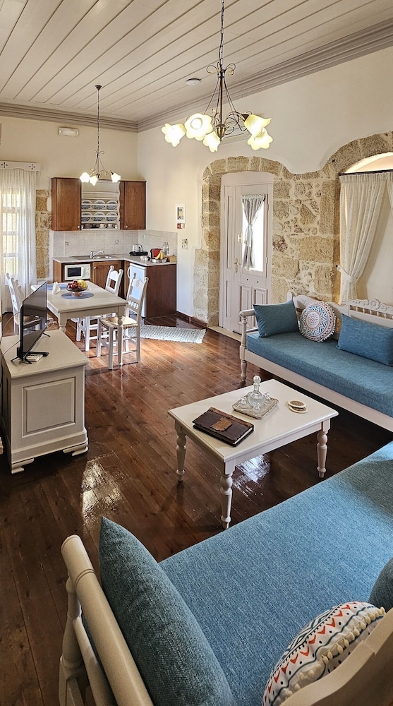 Arhontiko Arhanes Suites