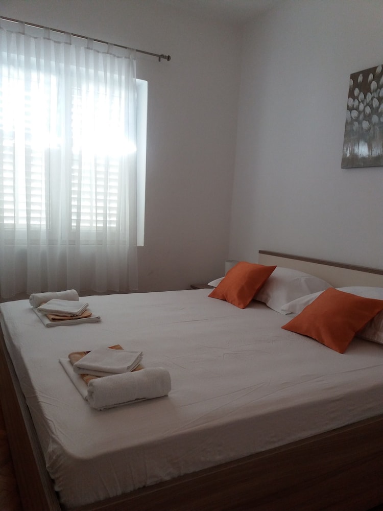 Ema Sun Apartment