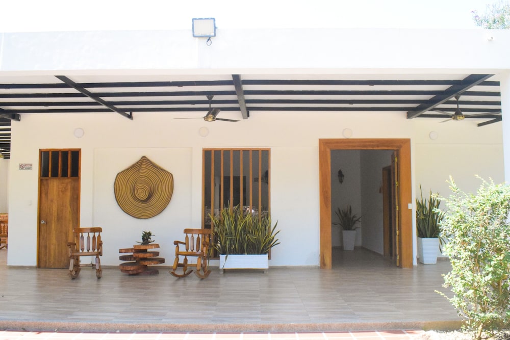 Hotel Ayenda Palmas del Rio - Image 1