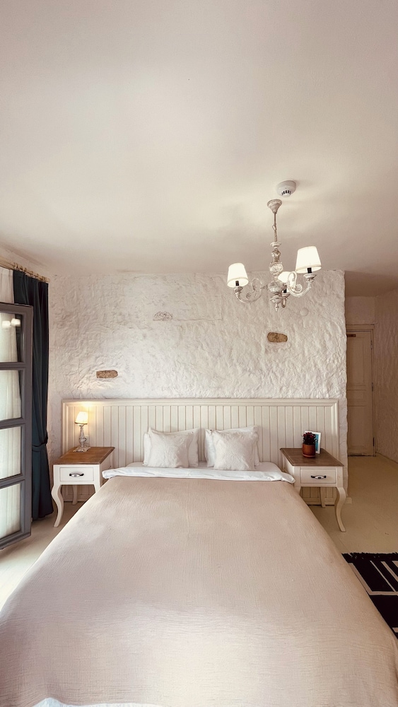 Mina Otel by Adda Alaçatı