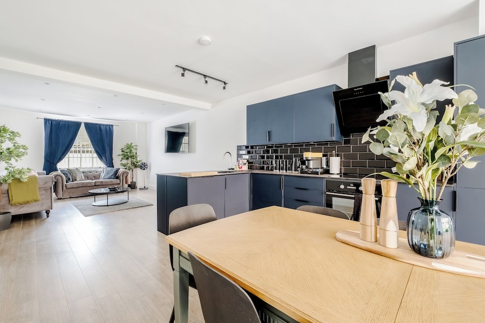 Luxury 4 Bedroom House in Central London