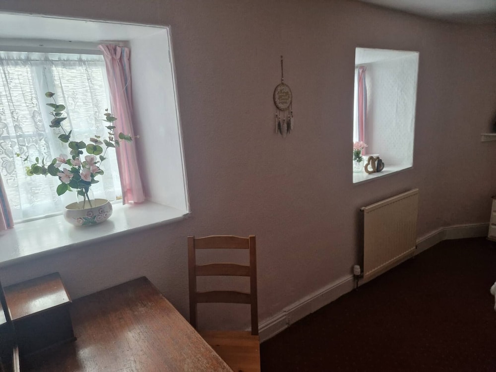 Charming Dolgellau Townhouse With Garden, Perfect for Families