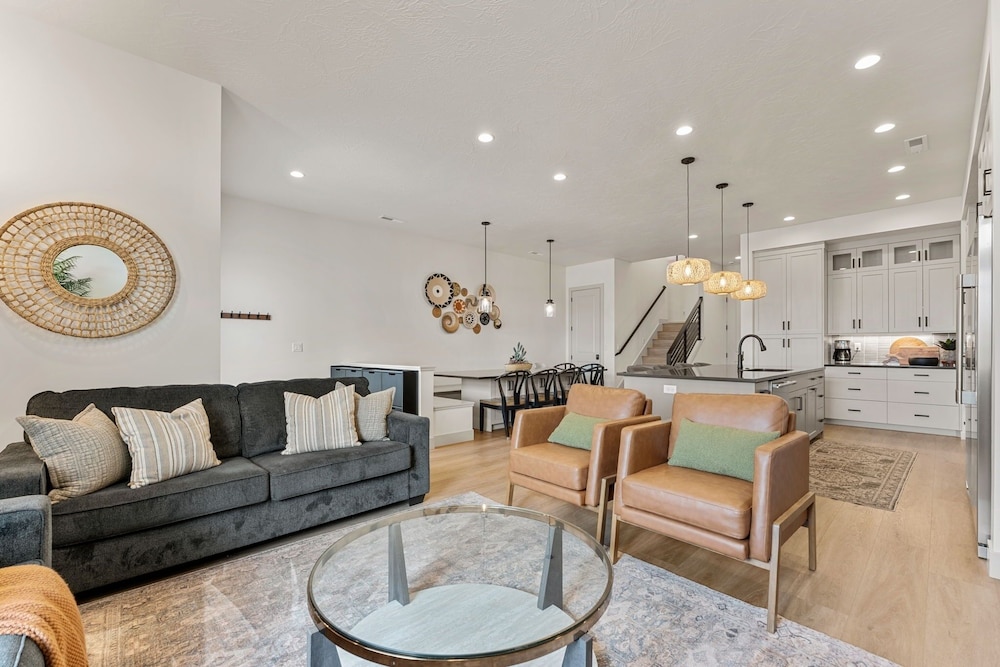 Adventure Central At Desert Color 6 Bedroom Townhouse