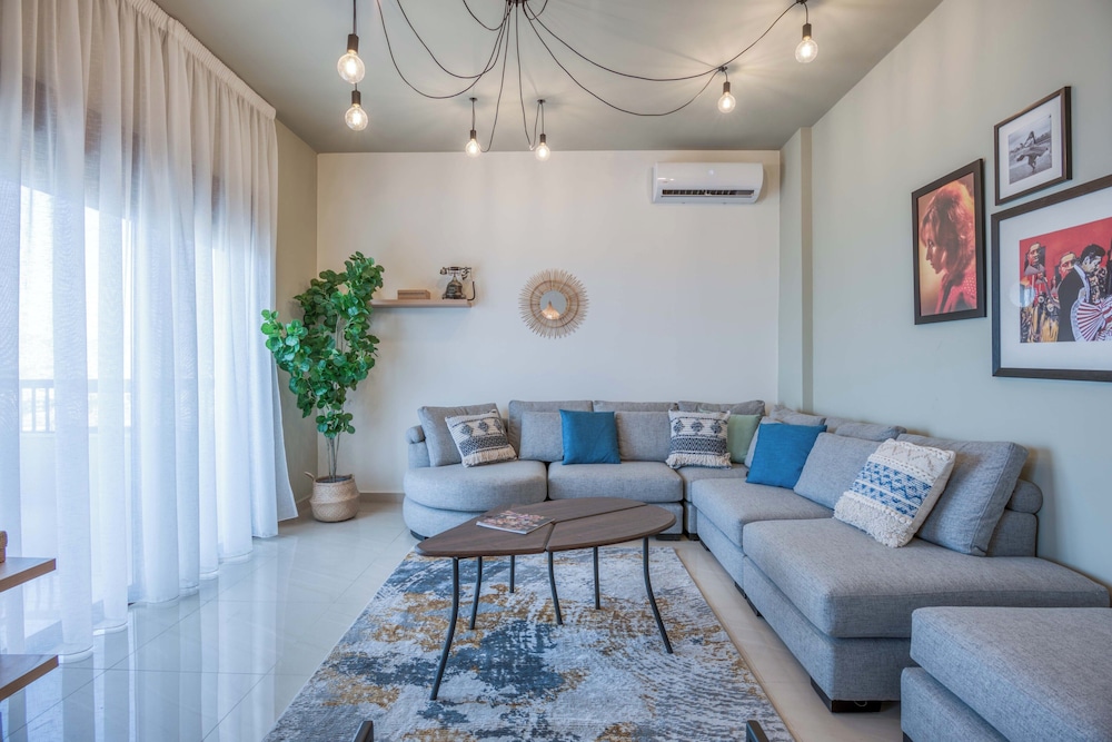 Vinyl 3-Bedroom Apartment in Zouk Mikael