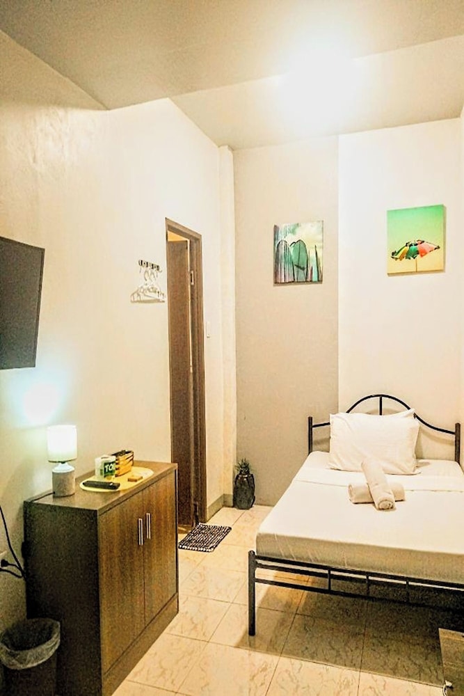 Hometel Barrio House Mactan