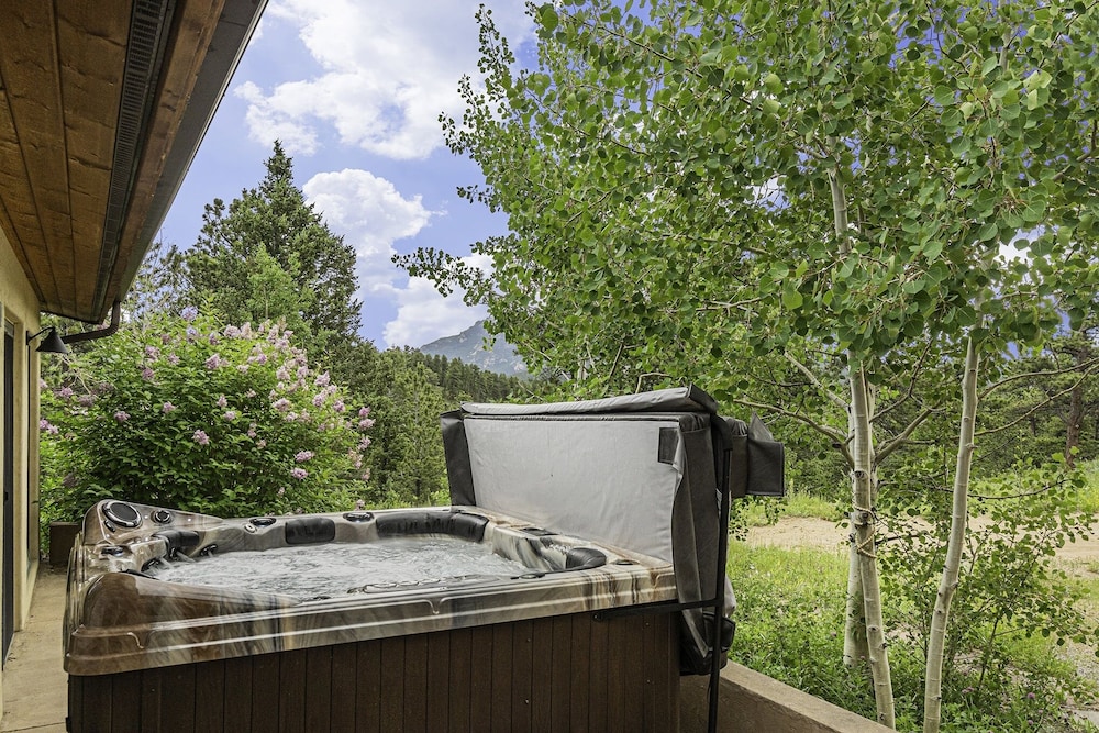 H7 at Hope Mountain -- 6-Bedroom Retreat Home at Allenspark Colorado 6 Home by RedAwning - Property Image 23