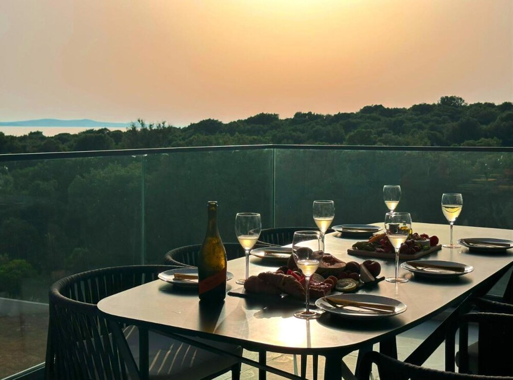 Leonarda Waterfront Residences