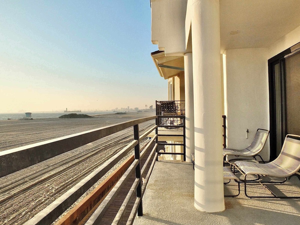 Beachfront Estate - LB Peninsula