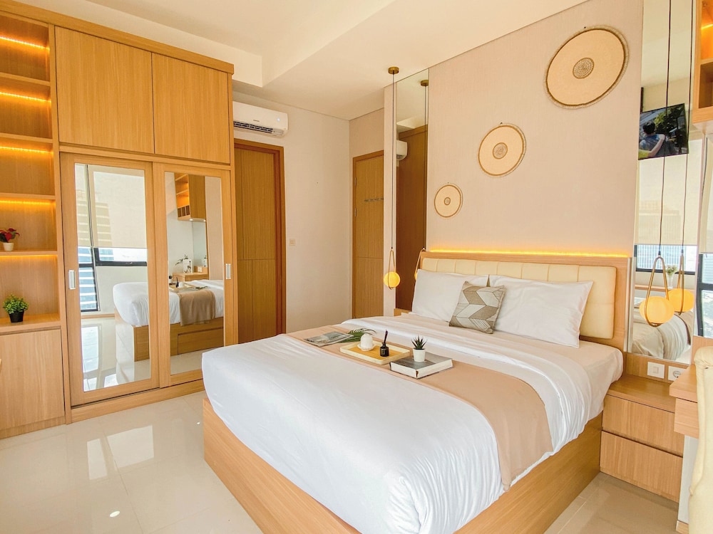 Warm Contemporary 2Br Apartment At Samara Suites