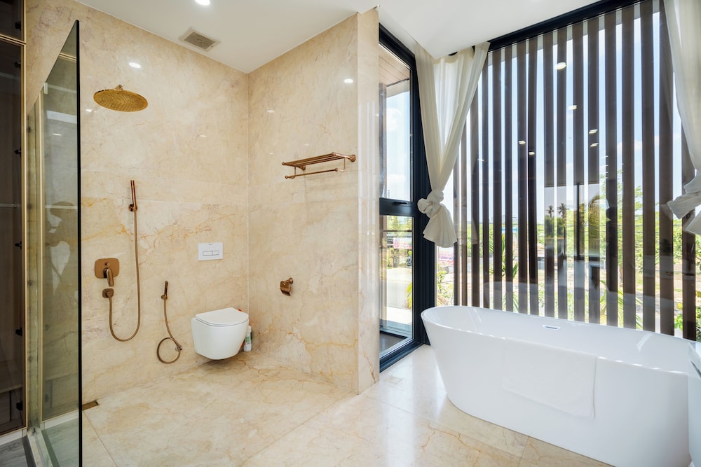 Deluxe Riverfront Pool Villas Danang