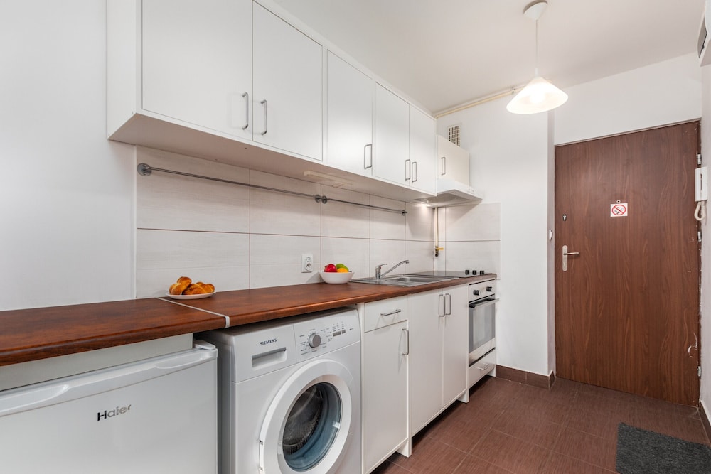 Apartment Warsaw Chmielna 116 by Renters