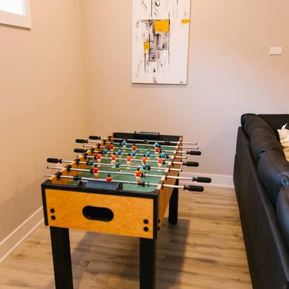 Magnificent NEW Home w 8 Beds Free Parking