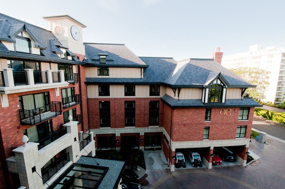 Hotel Oak Bay Beach Hotel - Image 1