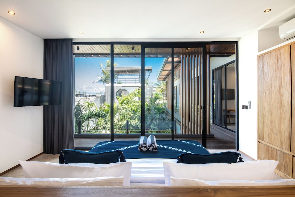 Elegant 5BR Villa Retreat Steps From Canggu Beach