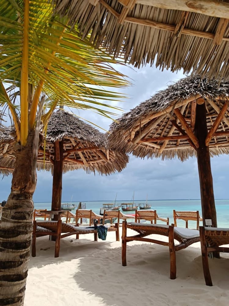 Pazuri Kendwa Beach Hotel