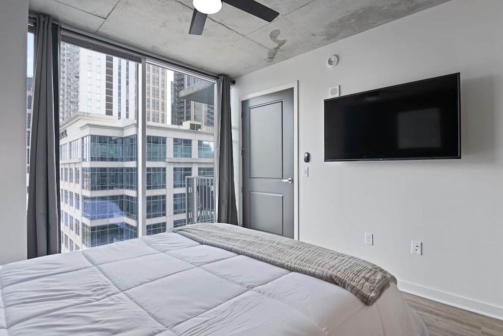 Chic Midtown High-rise With Great Views