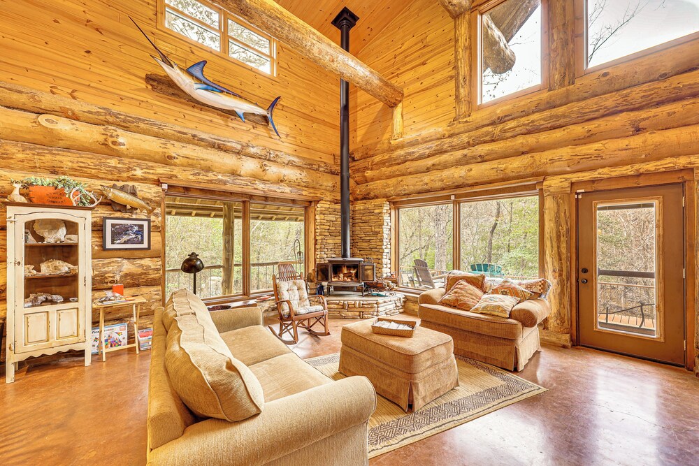 Fish, Boat & Hike: Pet-friendly Cabin in Arkansas
