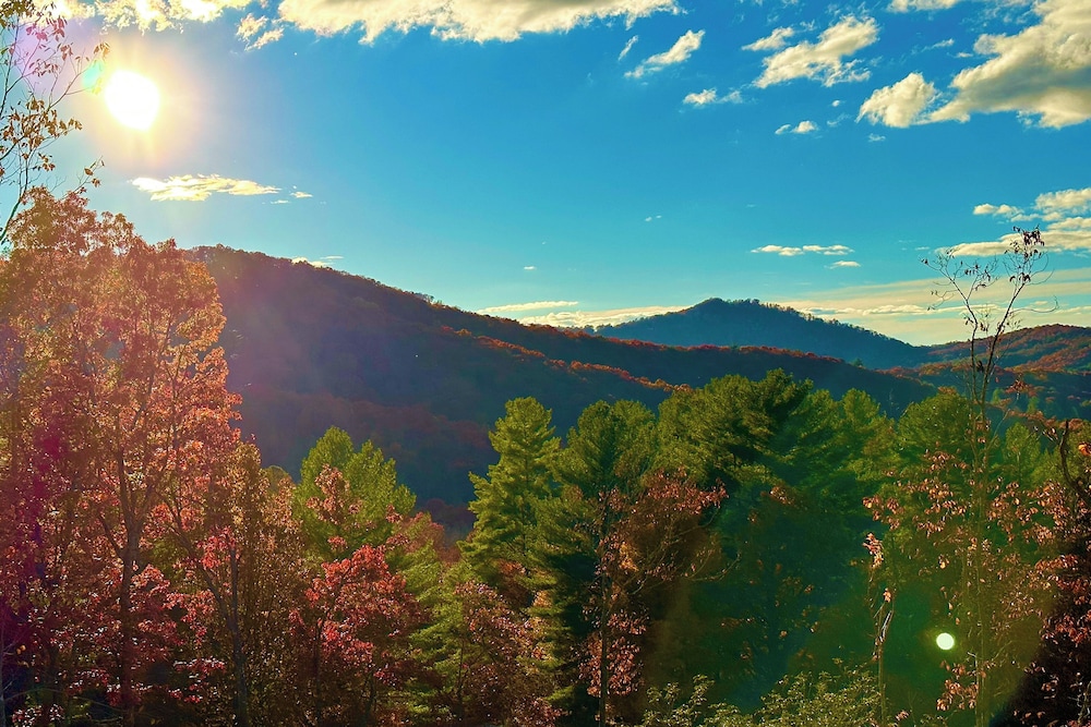Mtn-view Decks & Fire Pit: Quiet Brasstown Escape