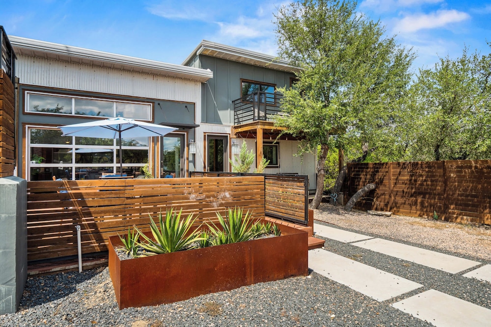 Contemporary 3BR Country Gem Swim Spa Fire Pit