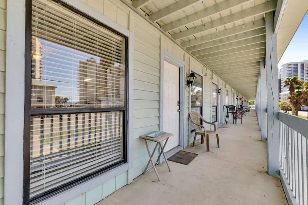 Breezy Getaway - The Affordable Beach Getaway