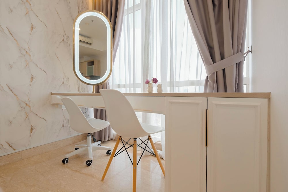 Best Location And Homey Studio At Menteng Park Apartment