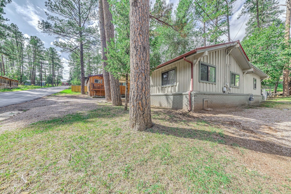 < 1 Mi to Grindstone Lake: Ruidoso Home w/ Grill! view 4