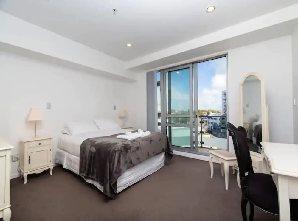 Spacious Home with Balcony+Parking Zodiak Stays view 2