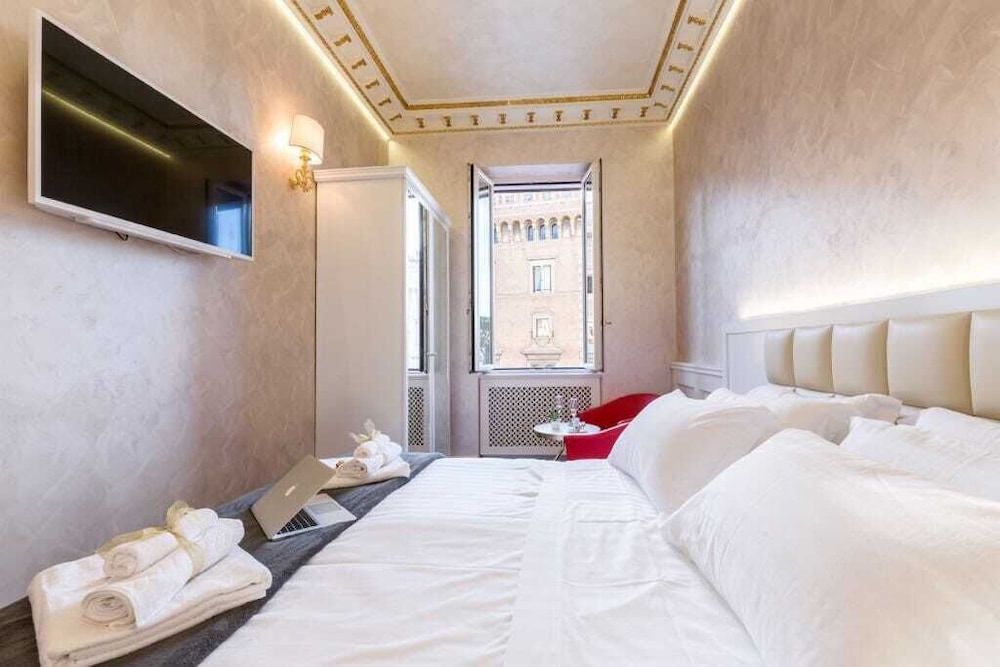 Piazza Venezia Luxury Suite — Rome photo 5
