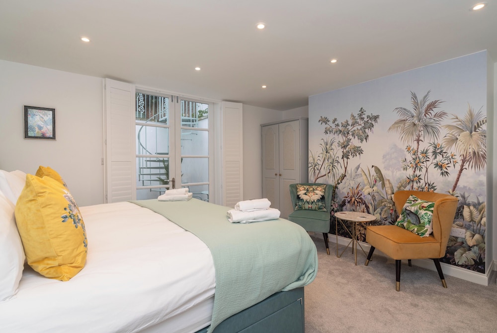 Stunning 2BD in the Heart of Cheltenham view 3